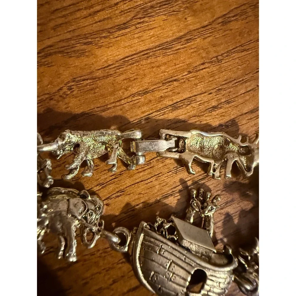 Vintage Noahs Ark Animal Link Bracelet Gold Tone Elephant Giraffe Religious